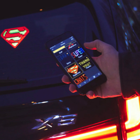 Animowany panel LED Emoji do samochodu — nowoczesny i interaktywny