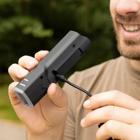 250 lumenové predné svetlo na bicykel - zvýšená viditeľnosť a bezpečnosť v noci